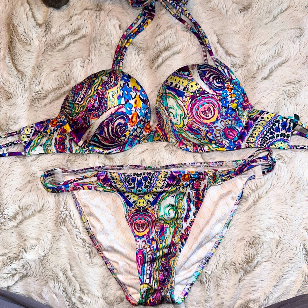 Victoria’s Secret Bombshell Bikini